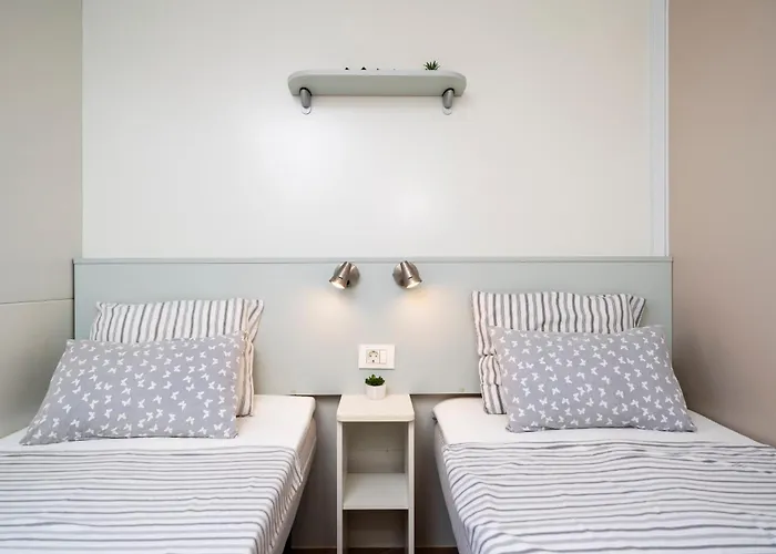 Azura Mobile Home, Биоград-на-Мору
