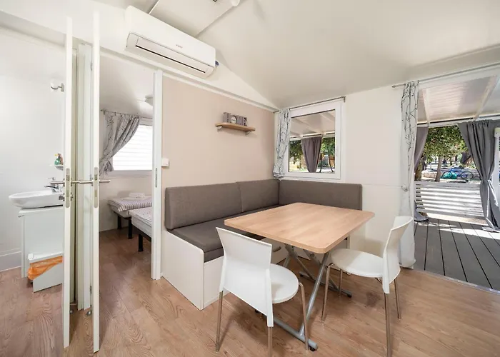 Azura Mobile Home,