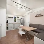 Azura Mobile Home, 캠프장 비오그라드나모루