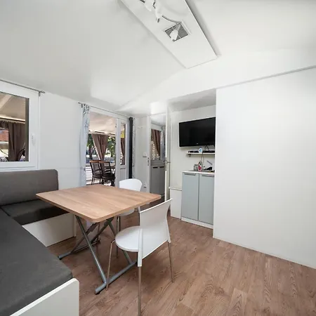 Kamp alanı Azura Mobile Home, Park Soline Biograd Na Moru