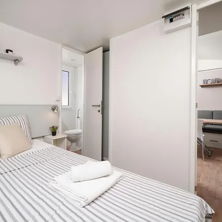 Azura Mobile Home, Park Soline Campingplatz